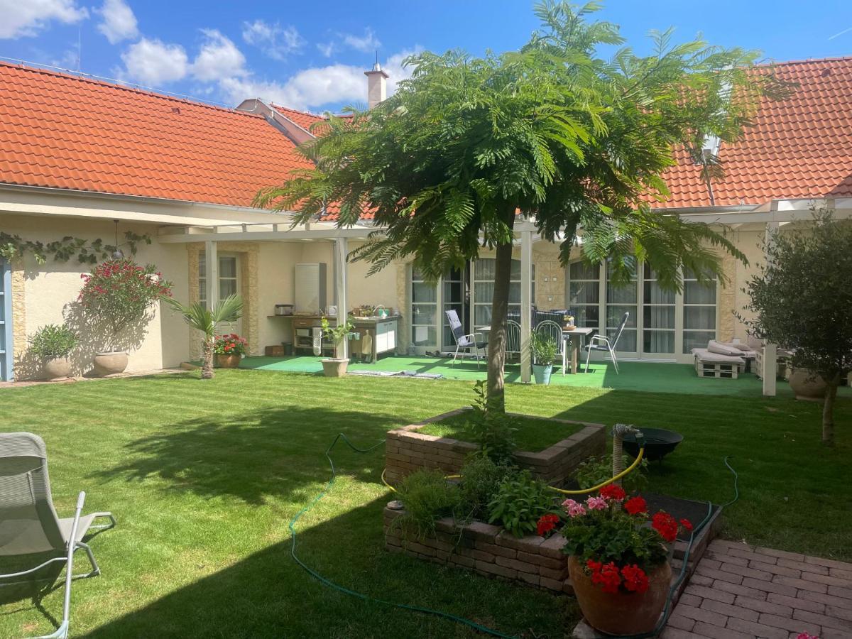MonPe apartmánik s atmosférou Komárno Extérieur photo