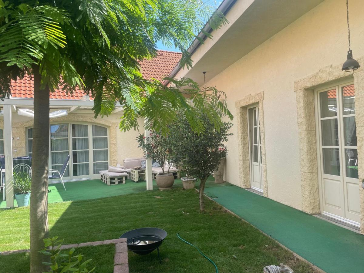 MonPe apartmánik s atmosférou Komárno Extérieur photo